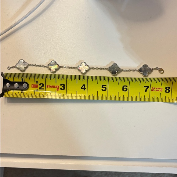 Fashion Clover Bracelet Grey Tone - Picture 3 of 3